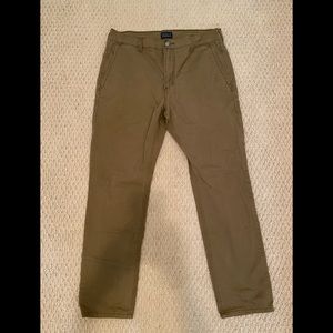 Men’s Levi’s khakis